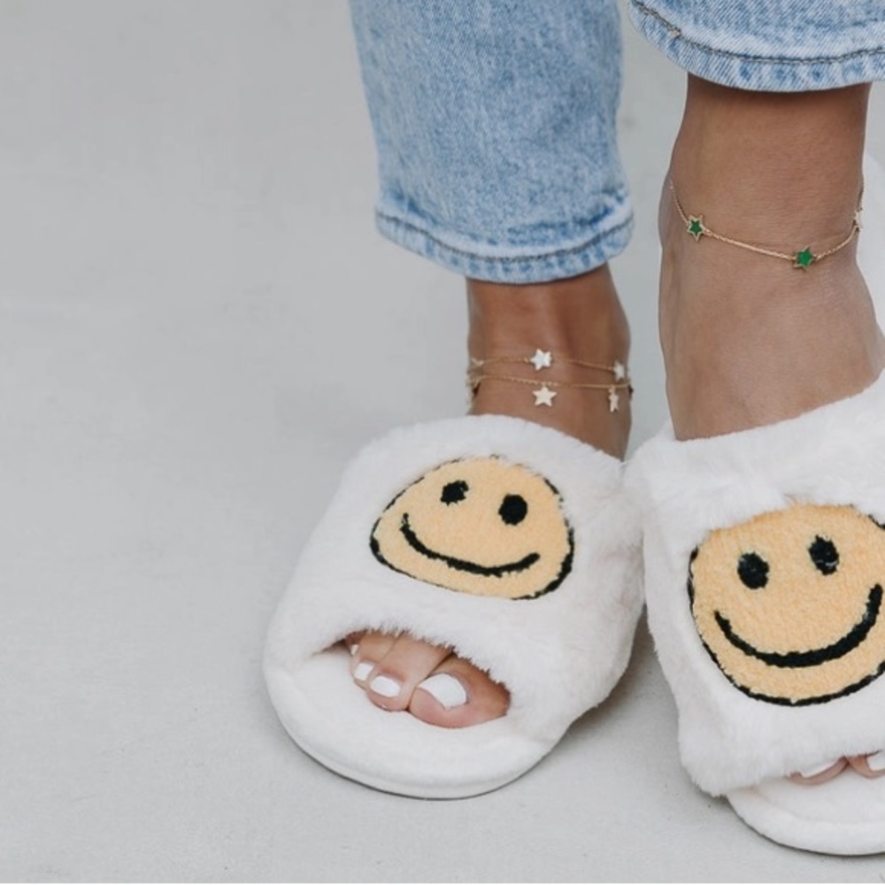 Cream Plush Smiley Open Toe Slippers